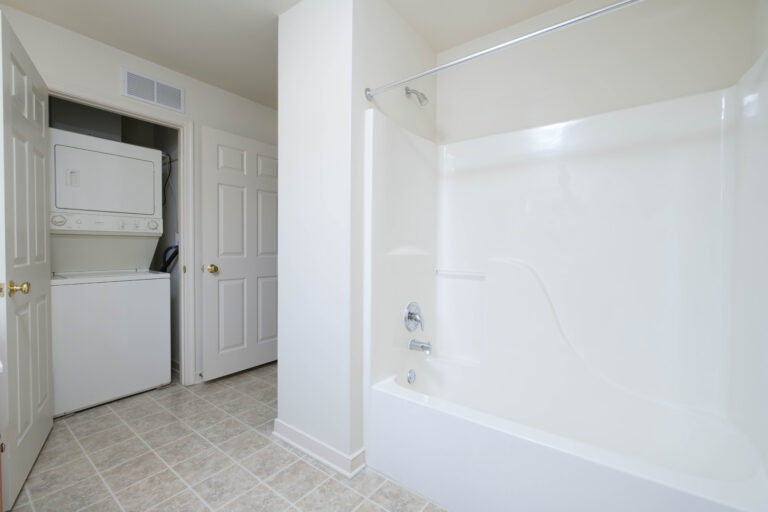 1 bed large private entry 316 clapton 8-13-24-7