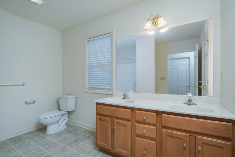1 bed large private entry 316 clapton 8-13-24-8